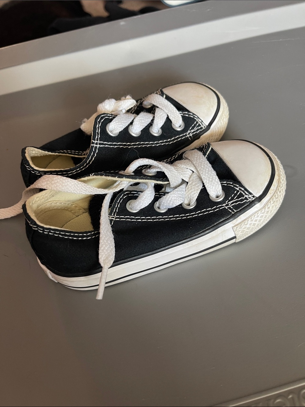 Converse Little Kids Sneakers with White Trim size 6